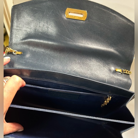 Vintage Salvatore FERRAGAMO navy blue leather crossbody clutch gold chain strap. - Picture 14 of 16